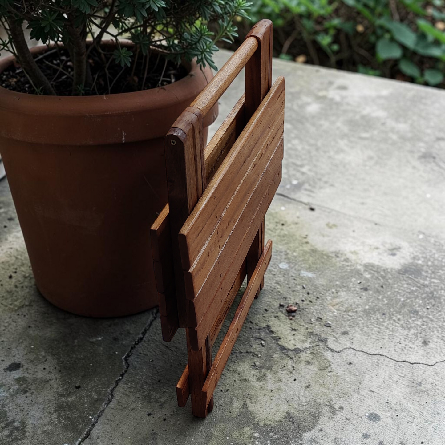 Foldable table