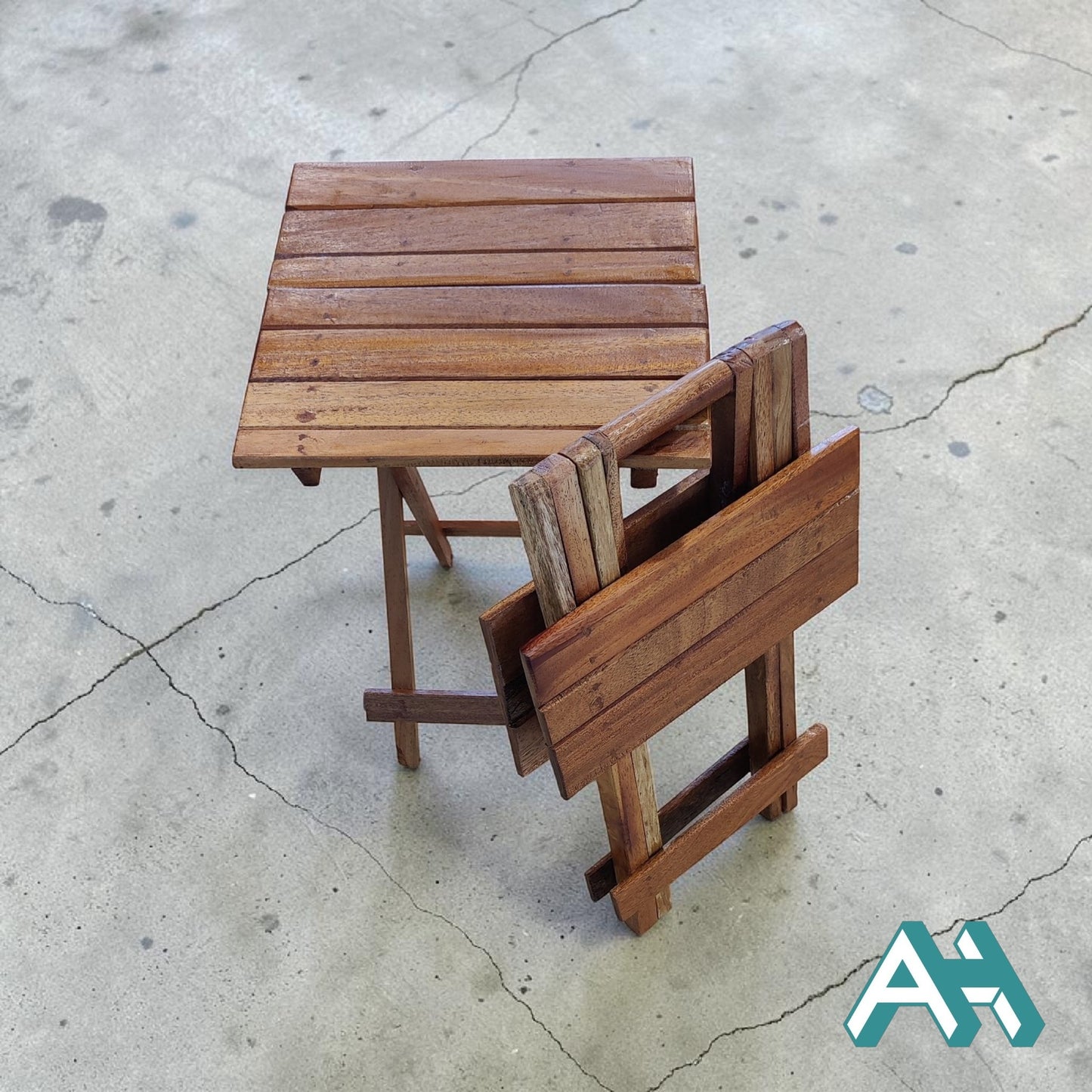Foldable table